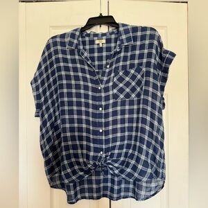True Craft Navy Short Sleeved Plaid Button Up size XL